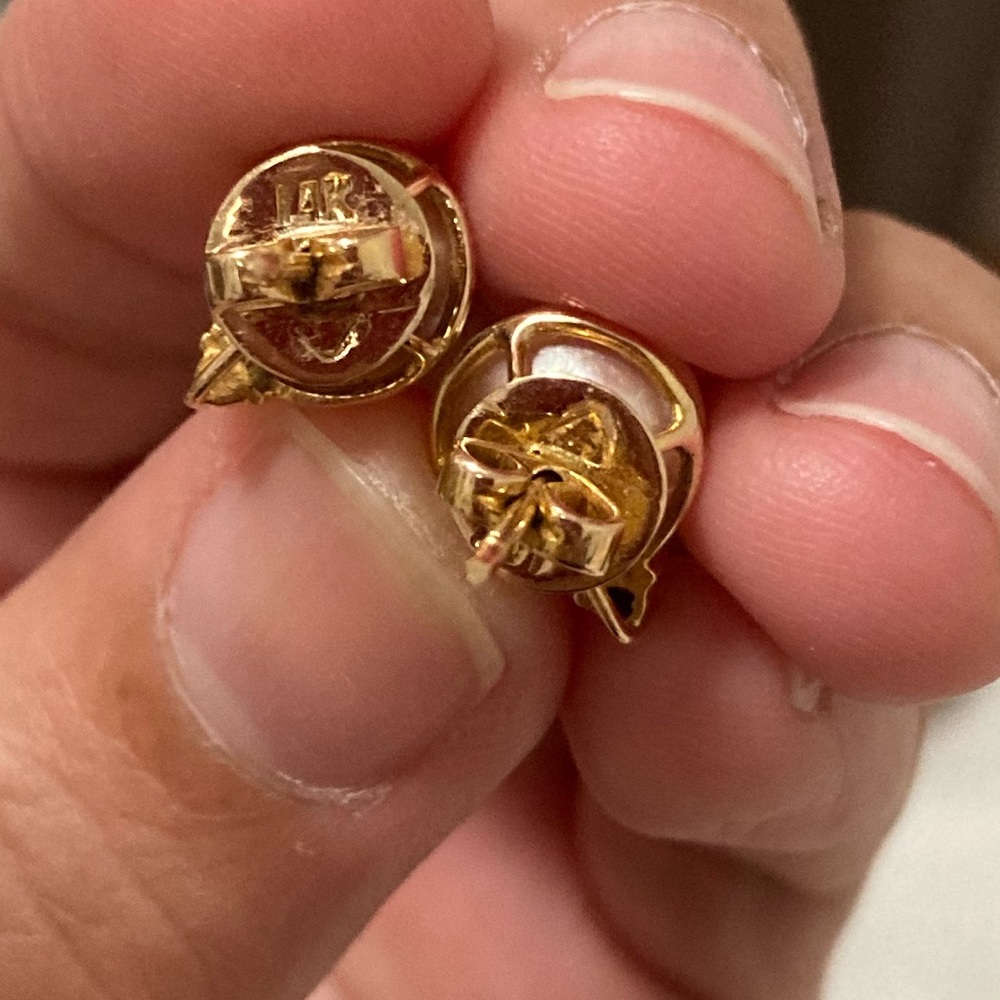 2 pairs of 14k solid gold earrings - Picture 9 of 9